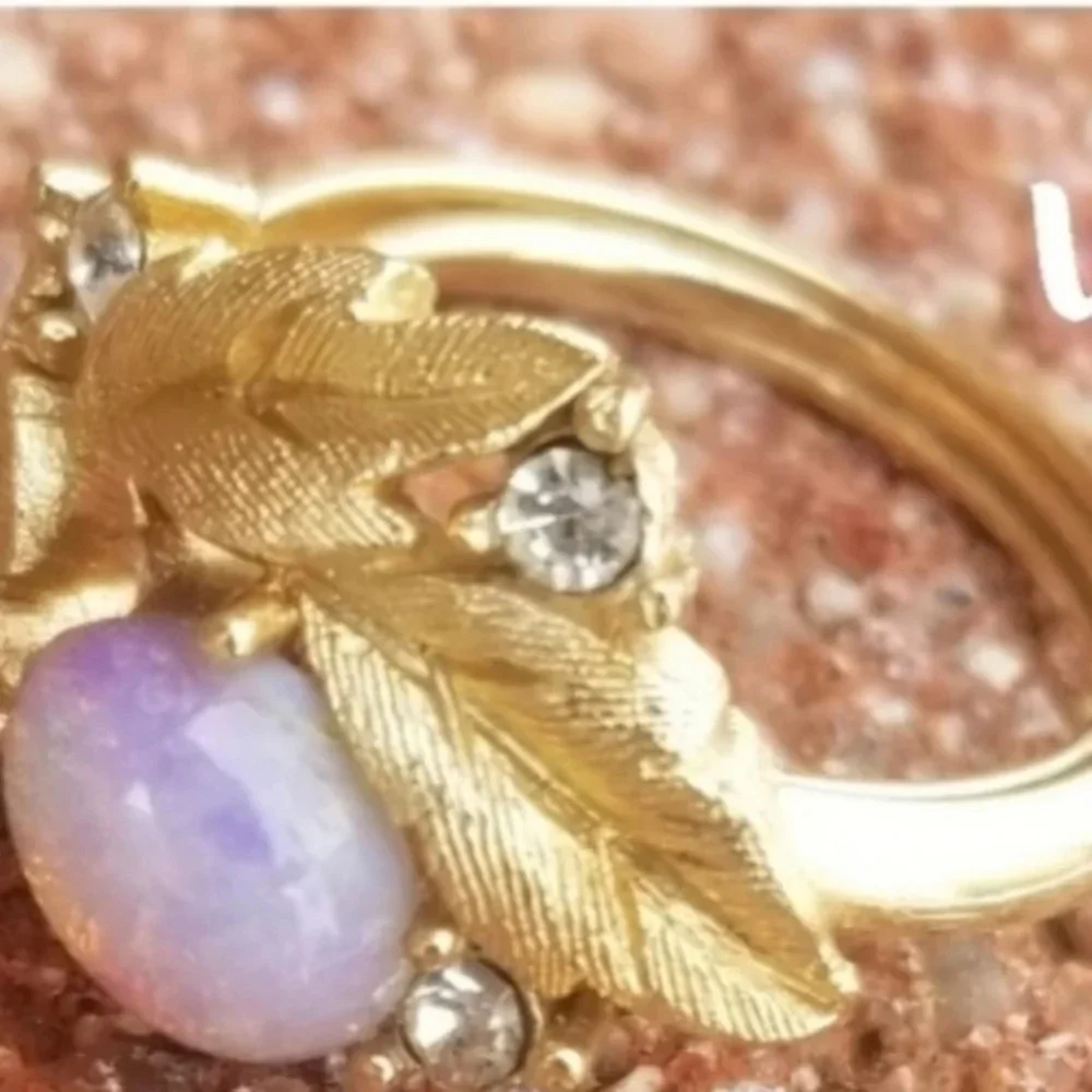 Vintage‎ Avon foiled opal.ring 6/6.5